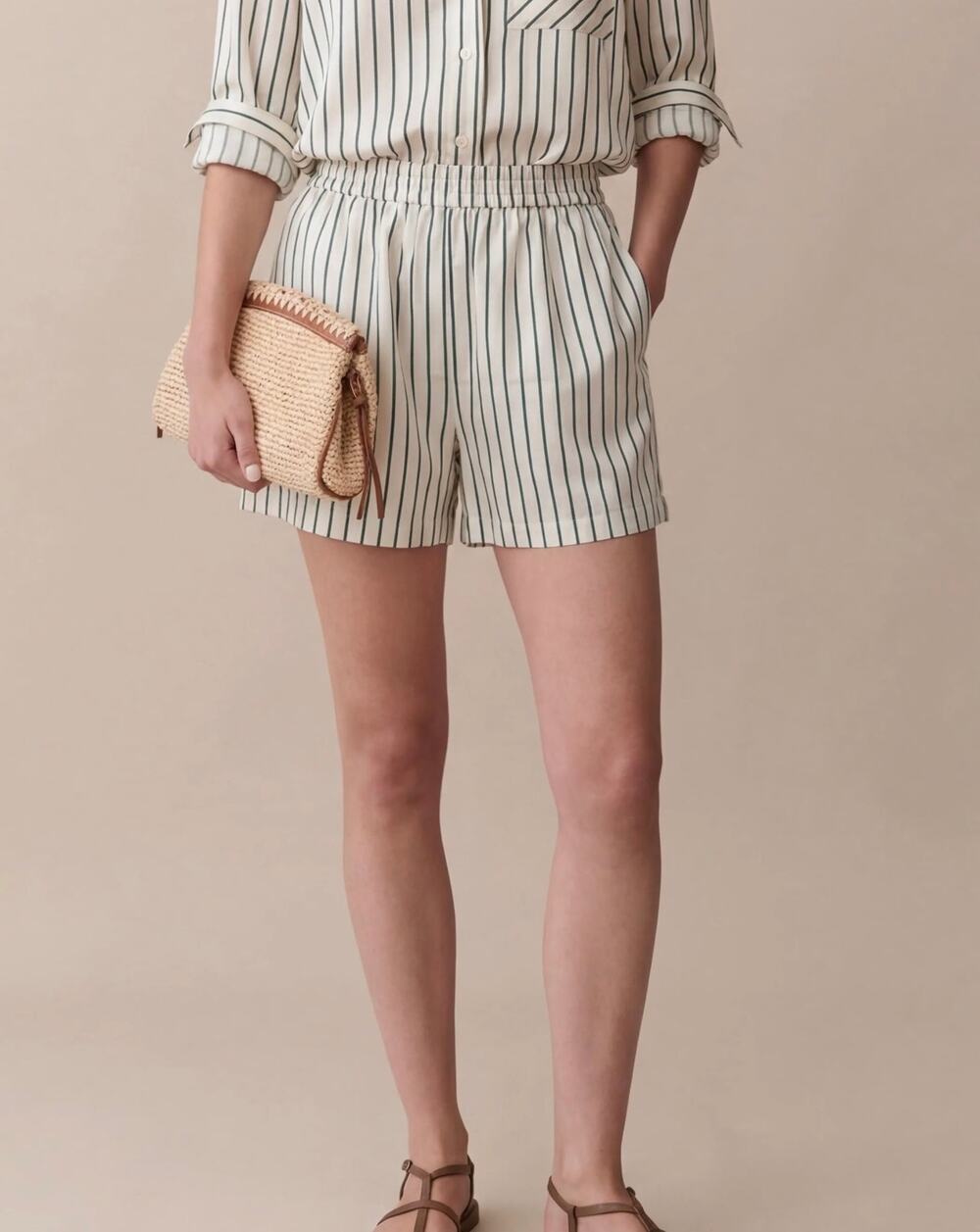 New few moda Caara Aniston silk green stripe shorts sz L
